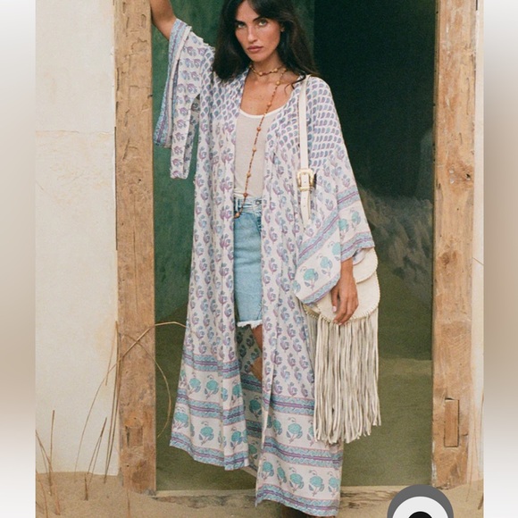 😍🤍🩵 Spell Bohemian Royale Maxi Robe Sz: M/L Color: Dusk. EUC! 🩵🤍😍 - Picture 12 of 17